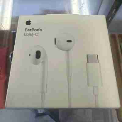Genuine Apple EarPods EarPods (USB-C) White Sealed.