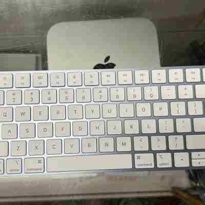 Genuine Apple magic keyboard with Touch ID for M1 Macs Blue A2449 Grade A Used